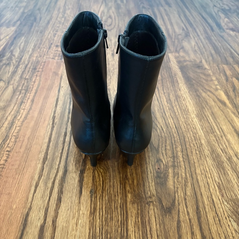 Black ankle booties, square toe, kitten heal, Wild Diva boots, size 6, NWOT - Picture 4 of 4